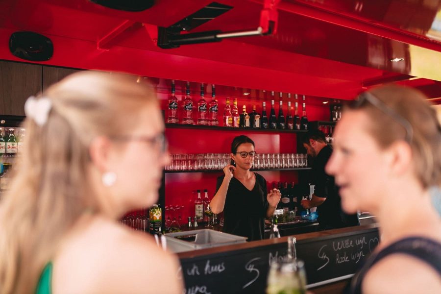ober achter mobiele bar drinks on tour café fotogalerij