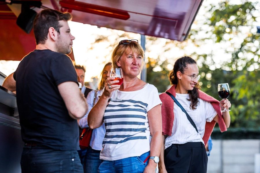 gasten feest of event drank drinks on tour mobiele bar café fotogalerij